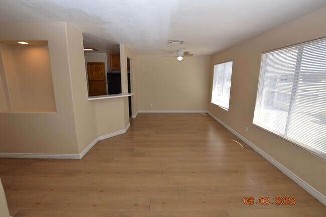 Building Photo - 1501 Linnbaker Ln