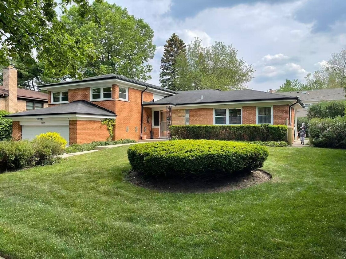 Primary Photo - 2219 Sandy Ln