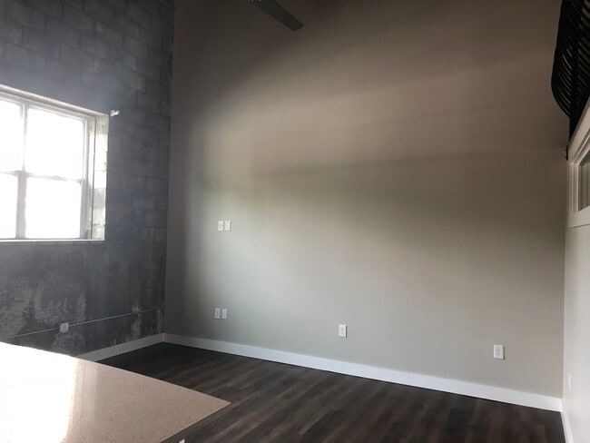 Building Photo - 108 Adams St