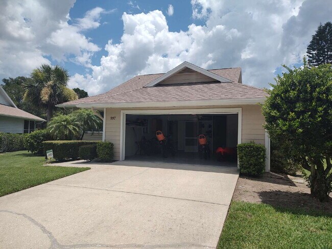 Foto del edificio - 997 Spinnaker Ct