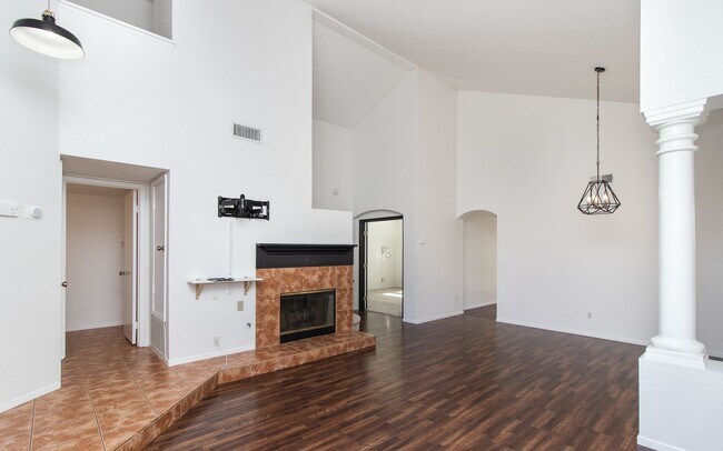Foto del edificio - Updated Rancho Del Oro 3 bedroom 2 bath home
