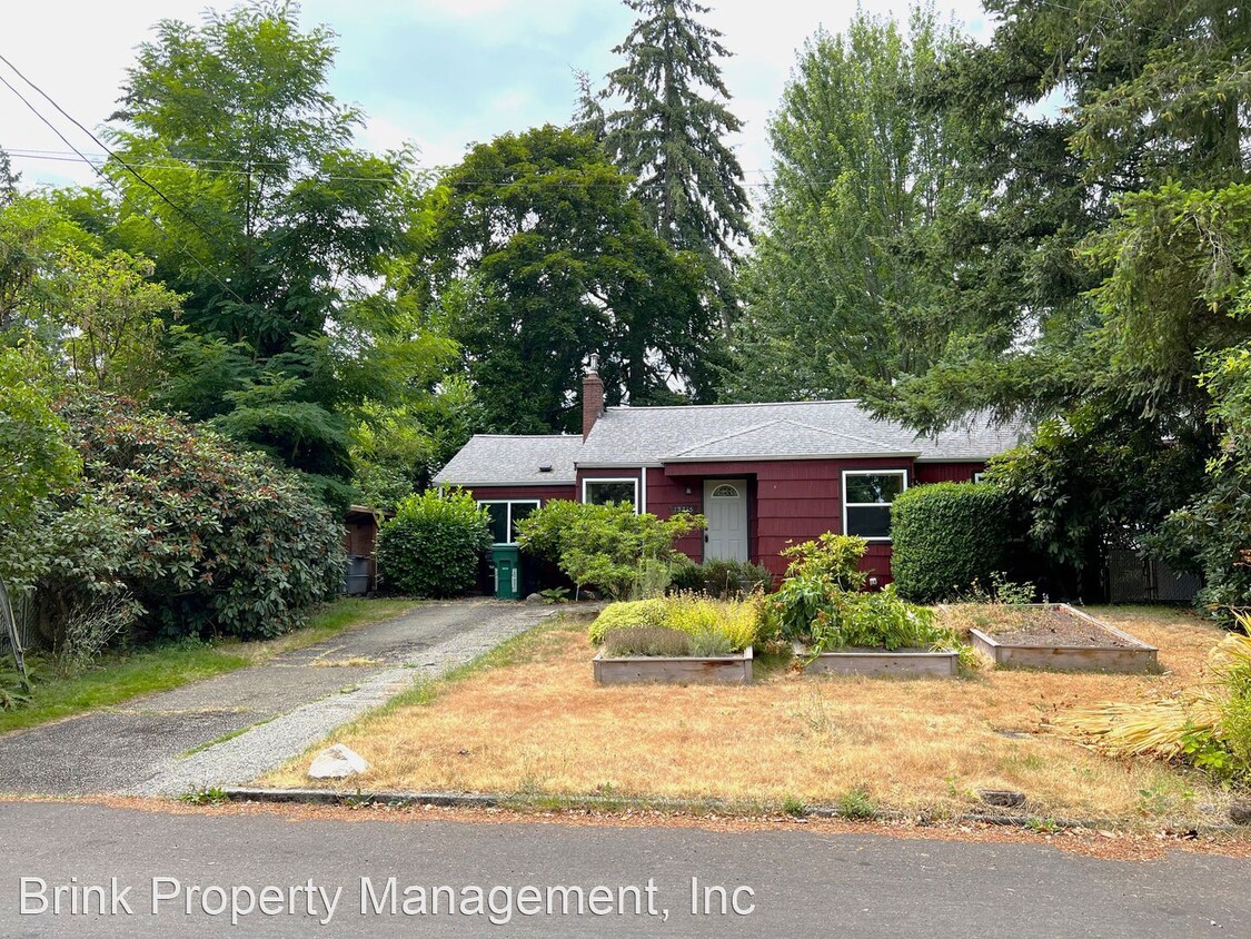 3 br, 1 bath House 13715 Burke Ave N House Rental in Seattle, WA
