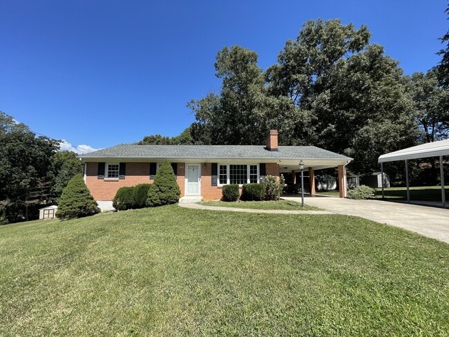 Building Photo - 236 Laurel Dr