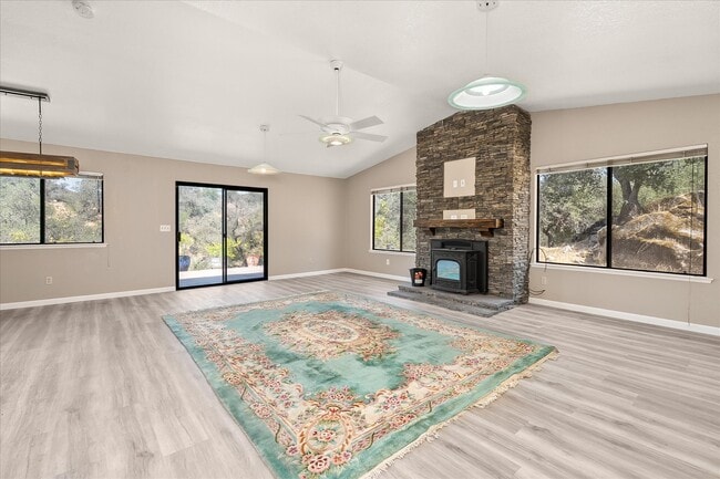 Building Photo - 44459 Lookout Ct