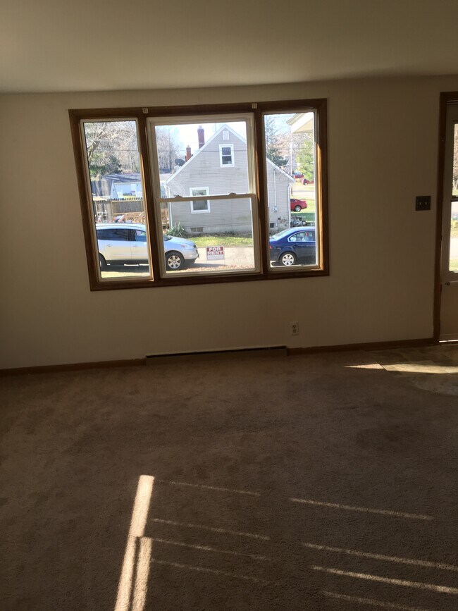 1106 Tudor St, Mansfield, OH 44906 Townhouse for Rent in Mansfield