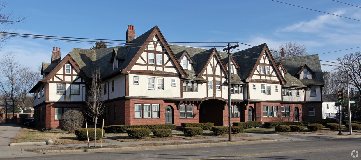 Primary Photo - 98 Mount Auburn