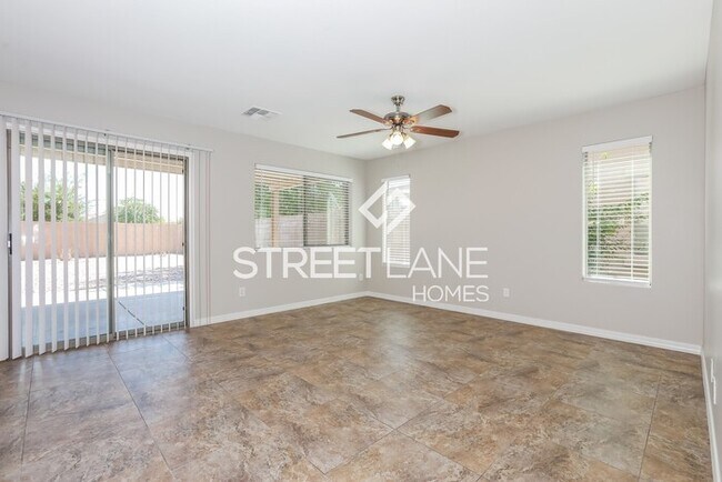 Foto del edificio - REDUCED! - NOW OFFERING HALF OFF FIRST FUL...