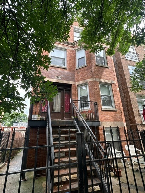 Building Photo - 2307 N Austin Ave