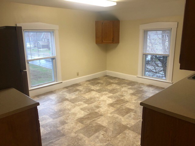 Building Photo - 555 Riverside Dr