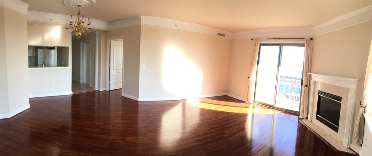 Living Room - 901 North Monroe Street