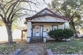 Building Photo - 827 Jefferson Ave