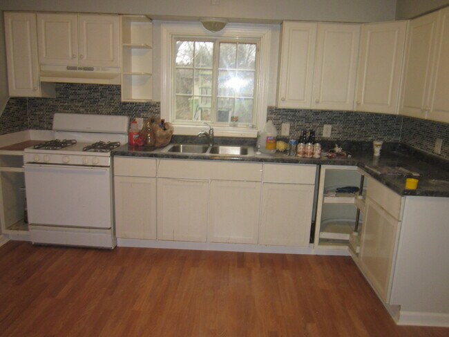 Foto del edificio - 4166 Pineport Rd