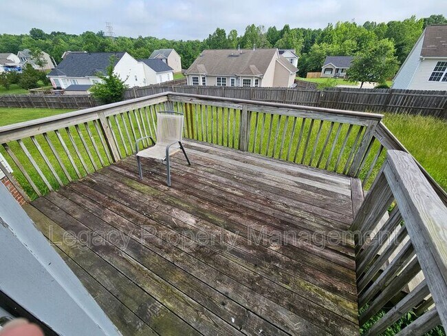 Foto del edificio - 539 Creekview Ct