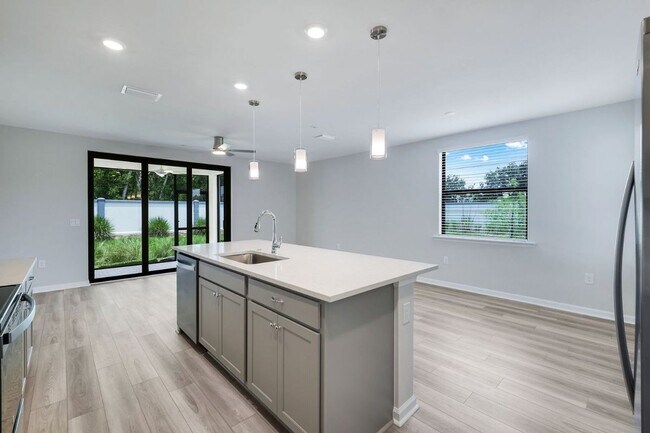 Building Photo - 27907 Radiant Ct