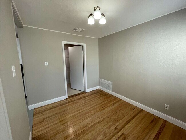 Building Photo - Completely remodeled and spacious 2 bedroo...