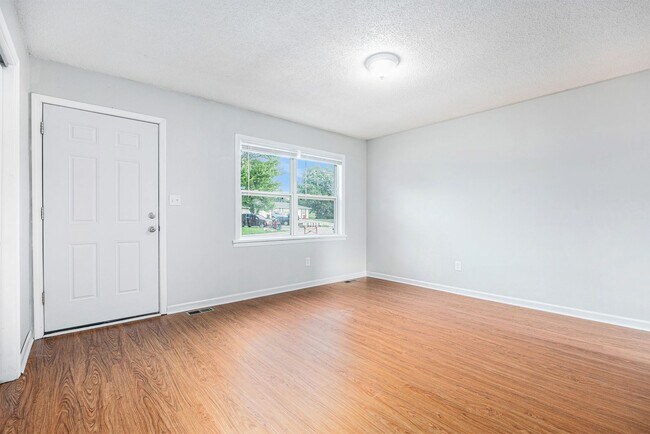 Foto del edificio - Beautiful 2BR/1BA Duplex in Independence!