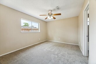 Building Photo - 503 Mary Ann Dr