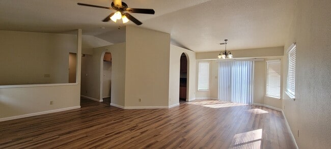 Building Photo - Updated Home on the Westside