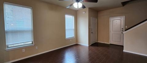 Foto del edificio - 1028 Brown Rock Dr