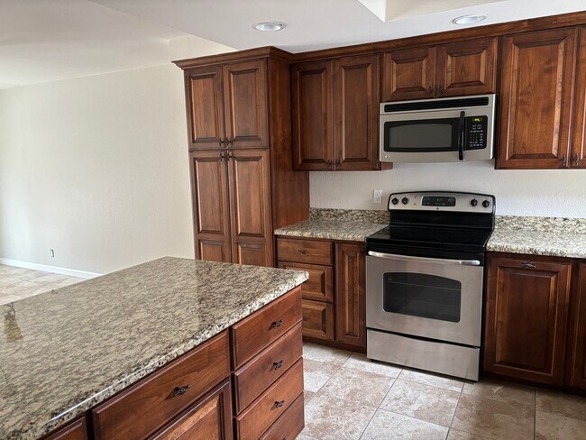 Kitchen - 6050 Henderson Dr