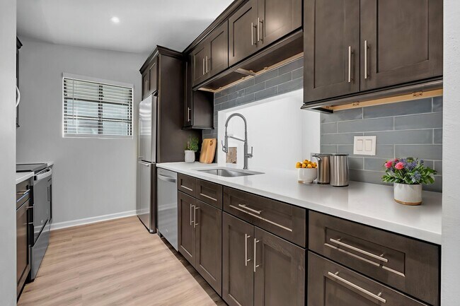 Foto del edificio - 315 Whetherbine Way E
