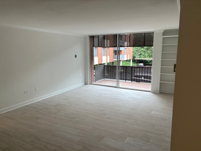 Building Photo - 1300 Queens Rd
