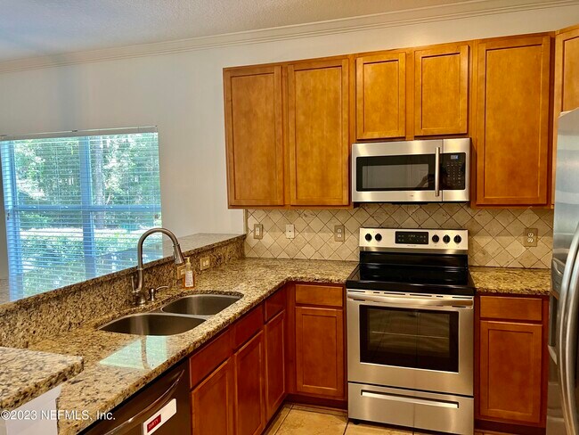 Building Photo - 2272 W Clovelly Ln