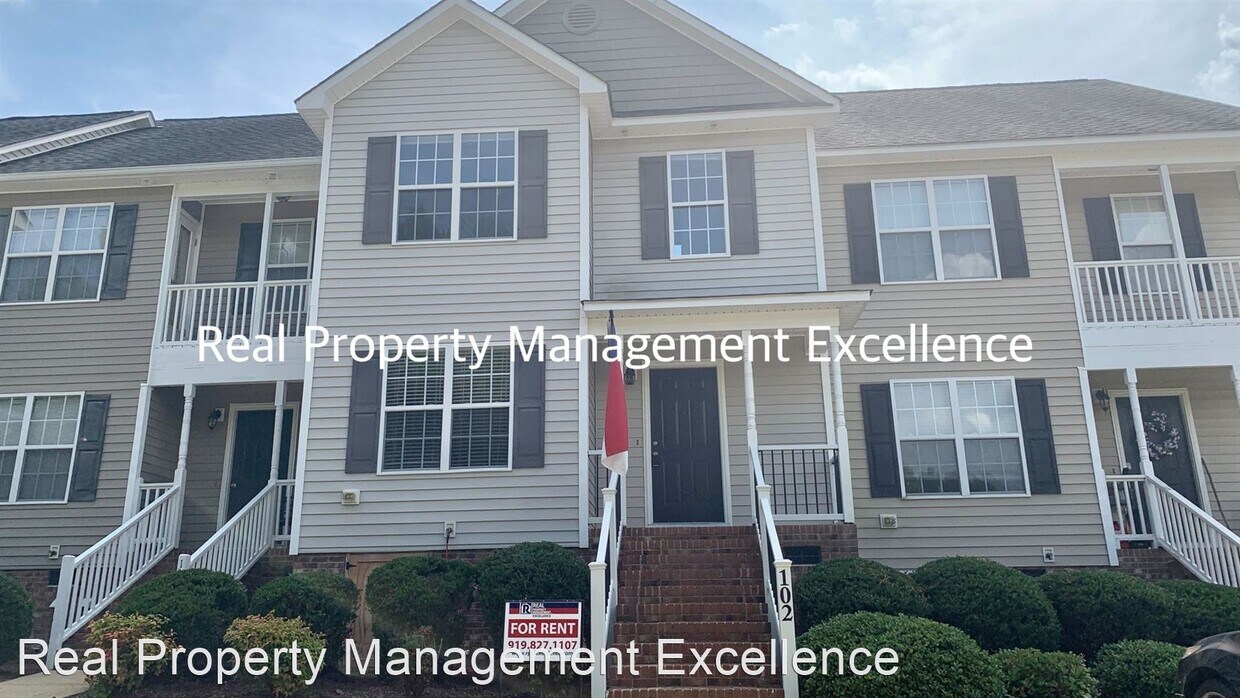 Foto principal - 3 br, 2.5 bath House - 102 Hyde Park Circle