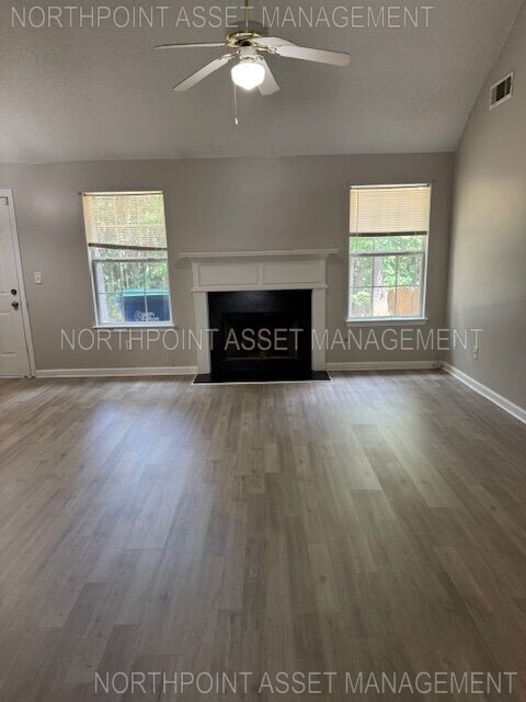 Foto del edificio - Welcome to this beautiful 3-bedroom, 2-bat...