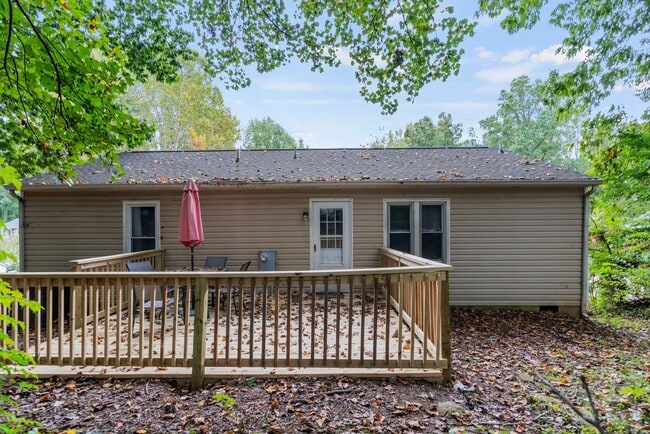 Building Photo - Charming 3/2 Home for Rent