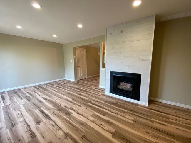 Foto del edificio - 4169 Village Ln