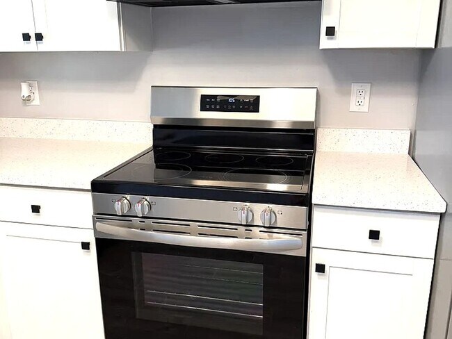Foto del edificio - FIRST MONTH RENT FREE@! Immaculate 55+ Condo with Views of Golf Course in N. Ft. Myers
