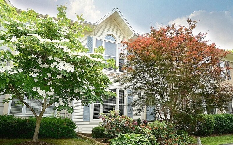 Primary Photo - 5203 Glen Meadow Dr