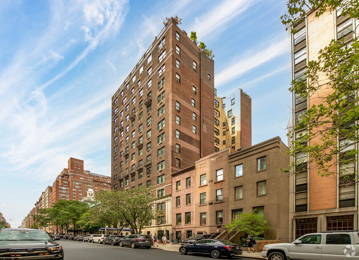 Primary Photo - 215 E 72nd St