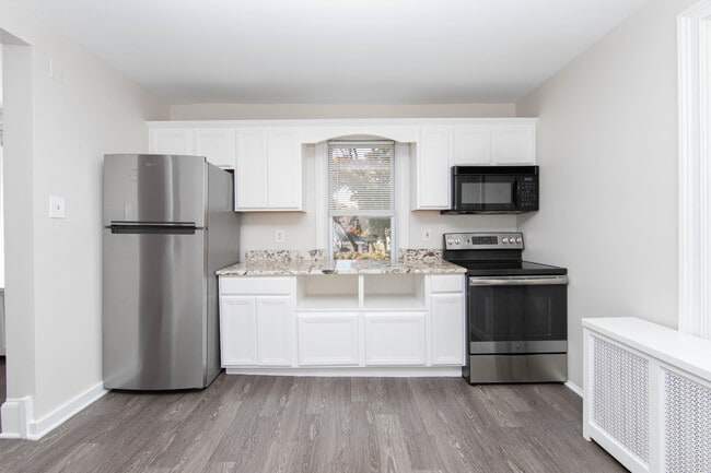 Kitchen - 911 Eldridge Ave