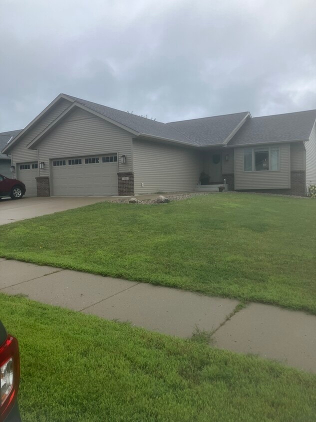 Primary Photo - 301 Grovebrook Ct