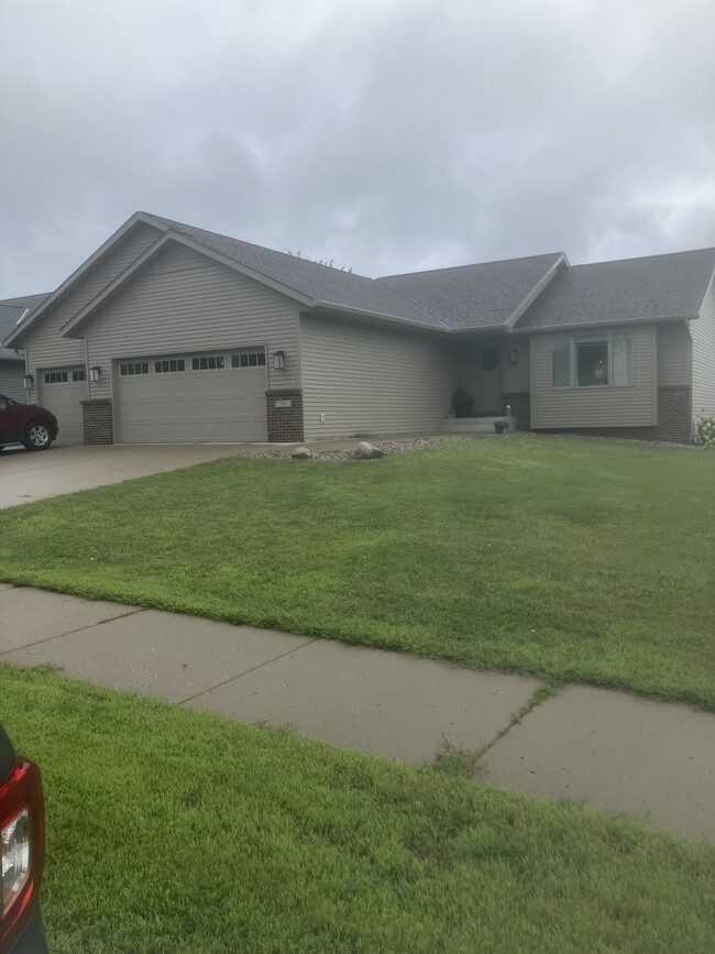 Building Photo - 301 Grovebrook Ct
