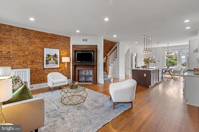 Foto del edificio - 3551 13th St NW