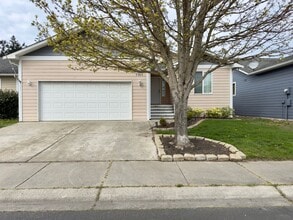 Building Photo - 1101 NE Big Berry Loop