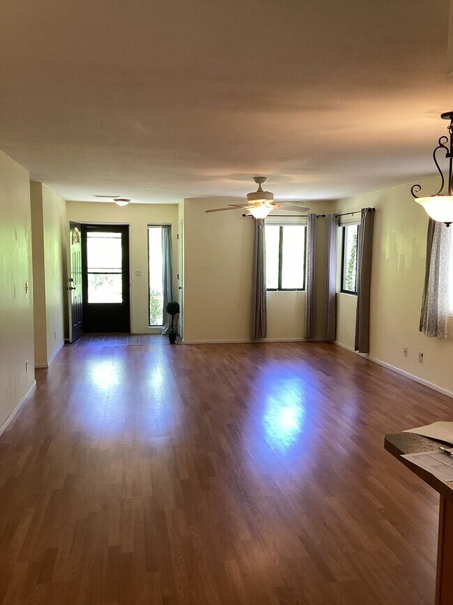 Foto del edificio - 439 Foxfire Ln