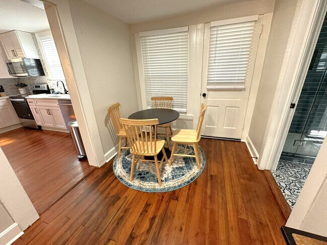 Foto del edificio - 3 Bed 1 Bath Modern Home