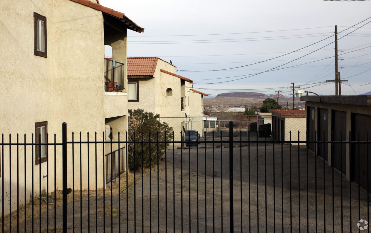 Building Photo - 812 E Virginia Way