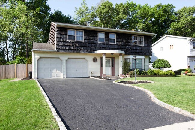 Building Photo - 24 Holiday Park Dr
