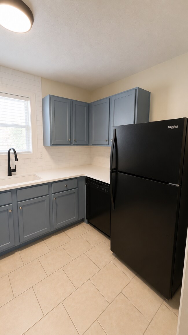 Building Photo - 426 N Donahue Dr