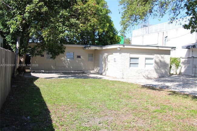 Foto del edificio - 225 NW 59th St