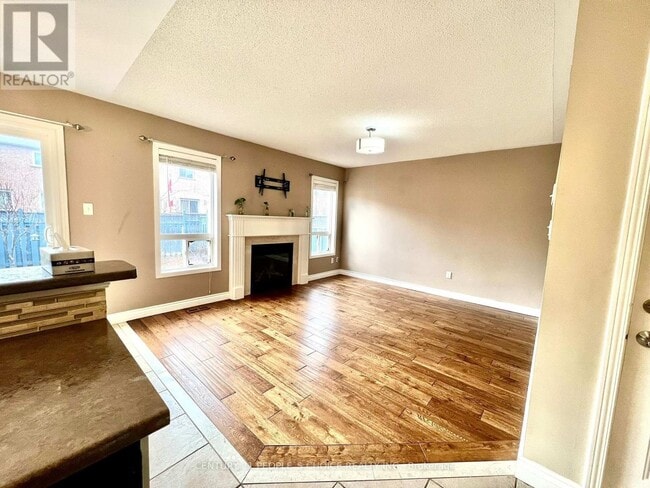 Building Photo - 542 Delphine Dr
