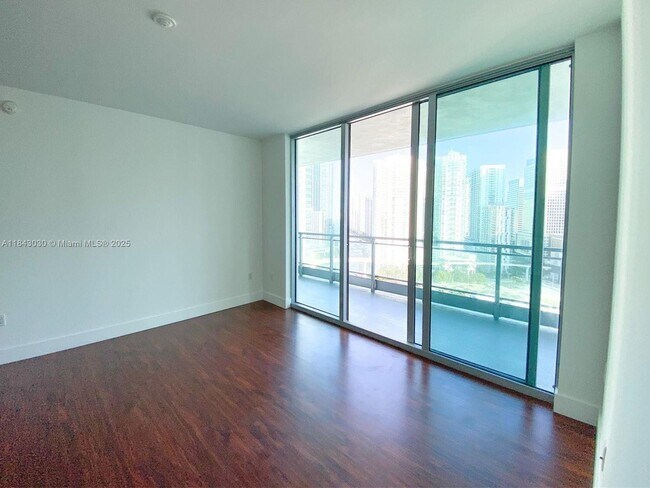 Foto del edificio - 90 SW 3rd St