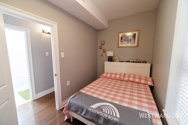 Foto del edificio - 1138 N Winchester-2