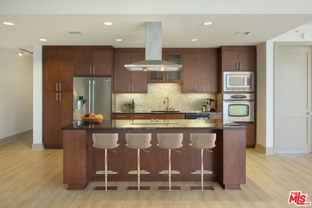 Foto principal - 10700 Wilshire Blvd