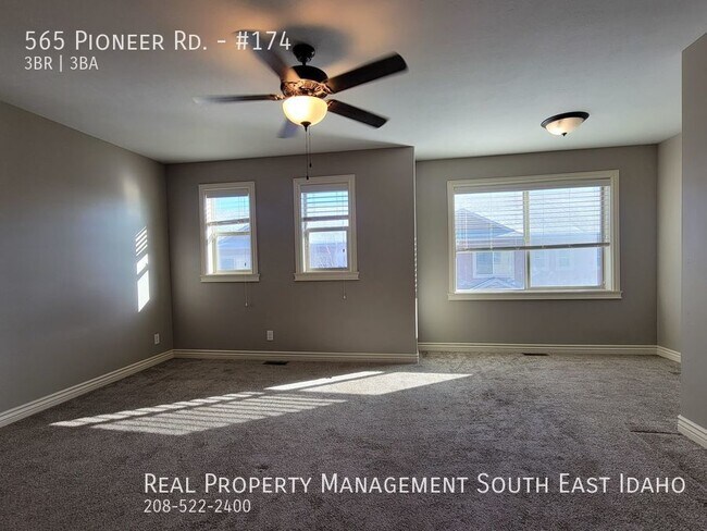 Building Photo - Beatiful 3 Bedrom, 2.5 Bathroom Rock Creek...